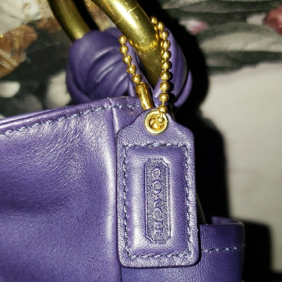 Coach Turnlock Lambskin Shoulderbag - Picture 4 of 9